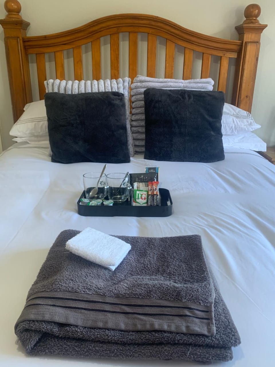 Bright and Cozy Private Room Vacation rental in Oldbury