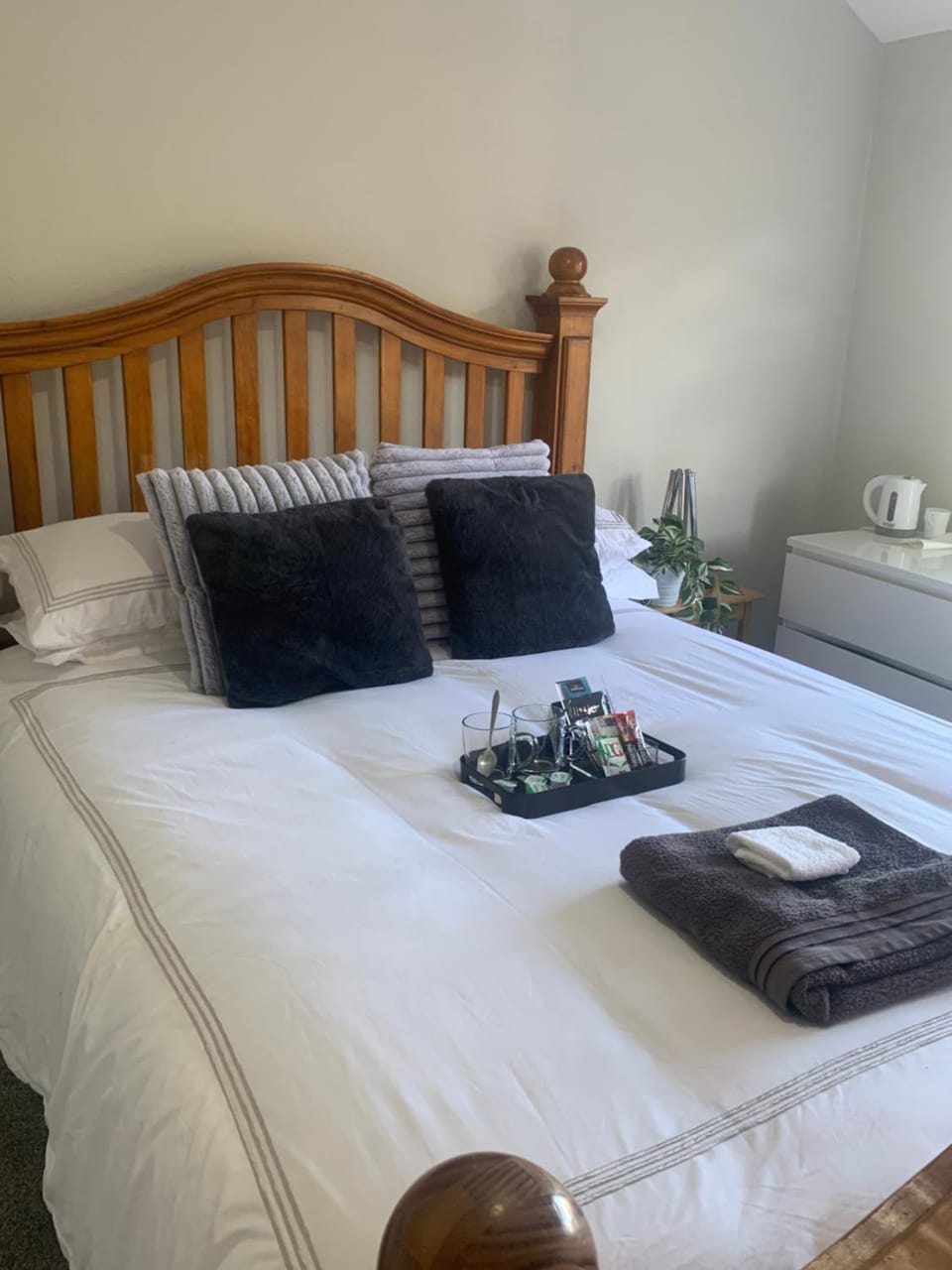 Bright and Cozy Private Room Vacation rental in Oldbury