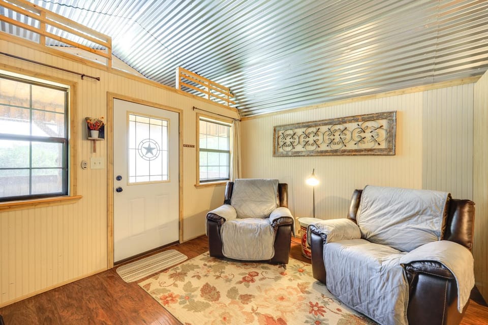 Cozy Couple's Cabin Retreat in Concan! Cabin in Rio Grande