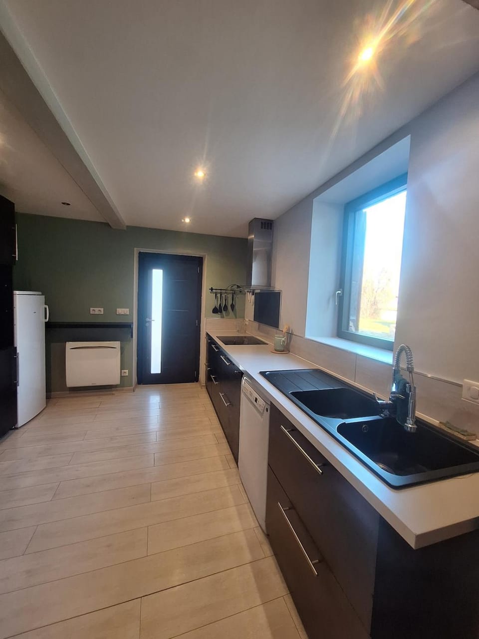 Maison cosy au calme avec jardin clos sans vis a vis, proche de vichy, clermont-ferrand, riom, House in Auvergne-Rhône-Alpes