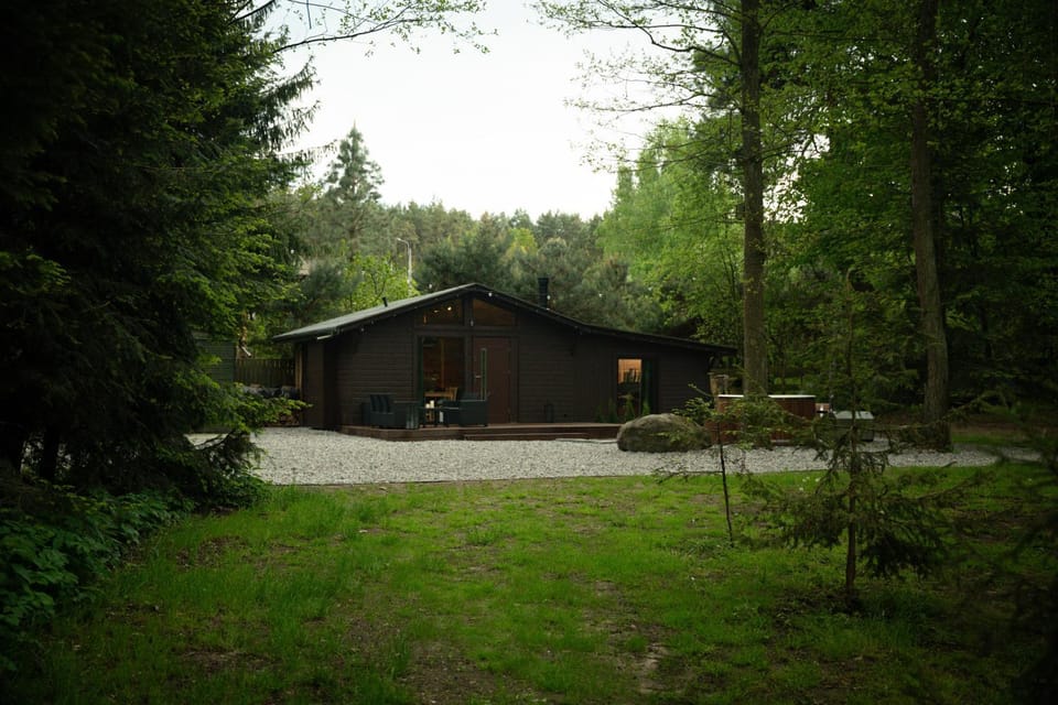 Property building, Natural landscape, Garden, Hot Tub, Garden view