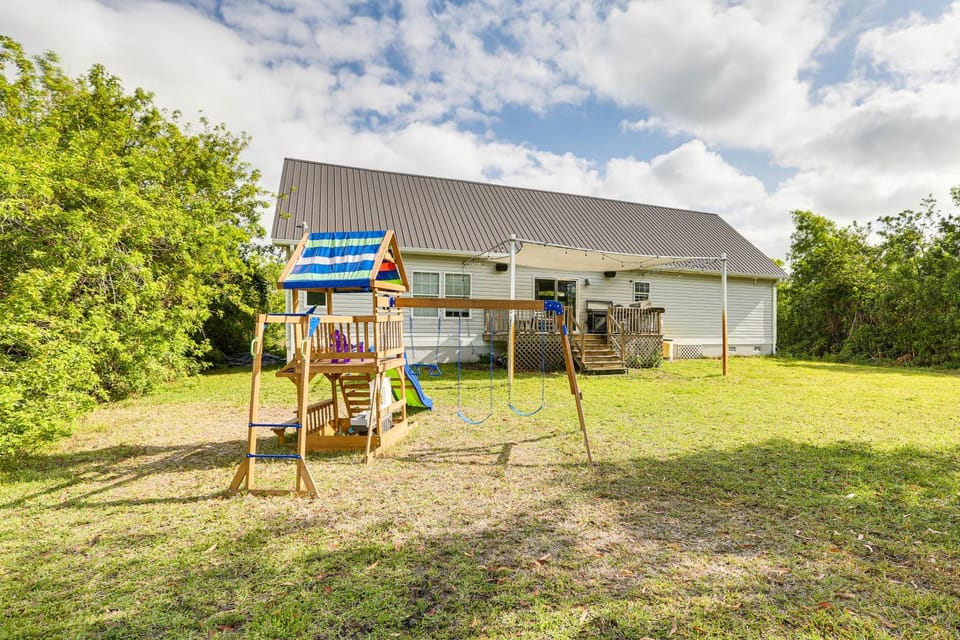 Remote-Work Friendly: Lehigh Acres Family Home House in Lehigh Acres