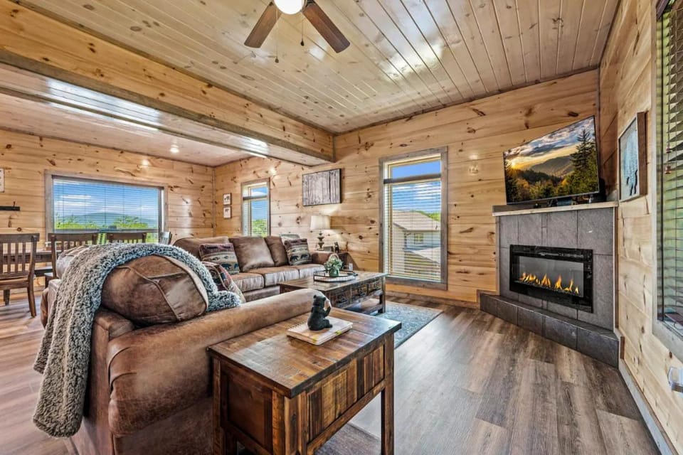 Bear Monkey Lodge by Avada Properties House in Sevier County