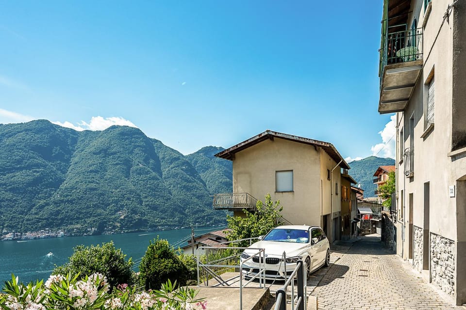 The window on the lake, free parking Apartment in Canton of Ticino