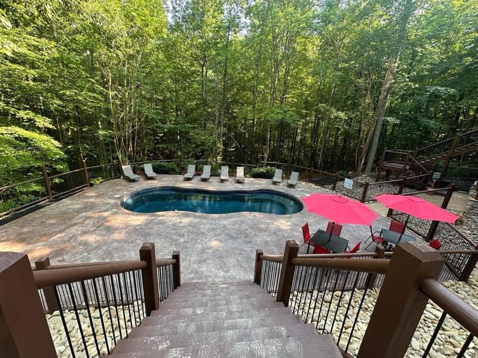 Away in the Mountains by Avada Properties House in Gatlinburg