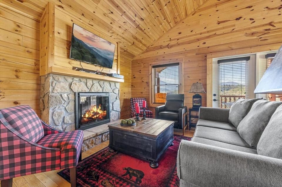 Brave Eagle by Avada Properties House in Gatlinburg