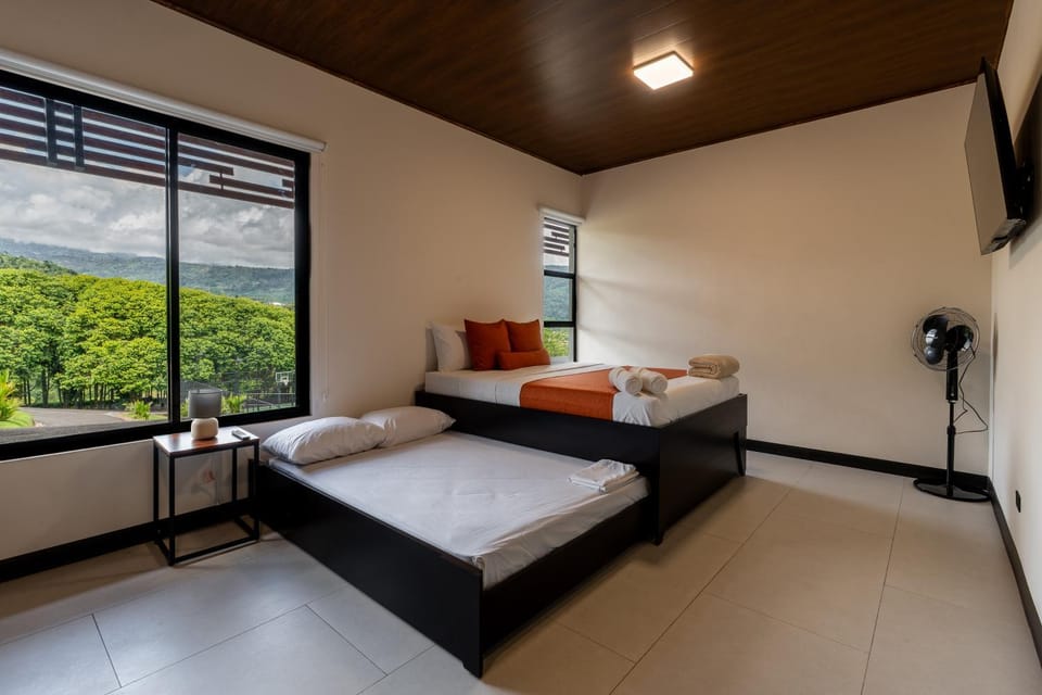Natural landscape, TV and multimedia, Bedroom, Mountain view