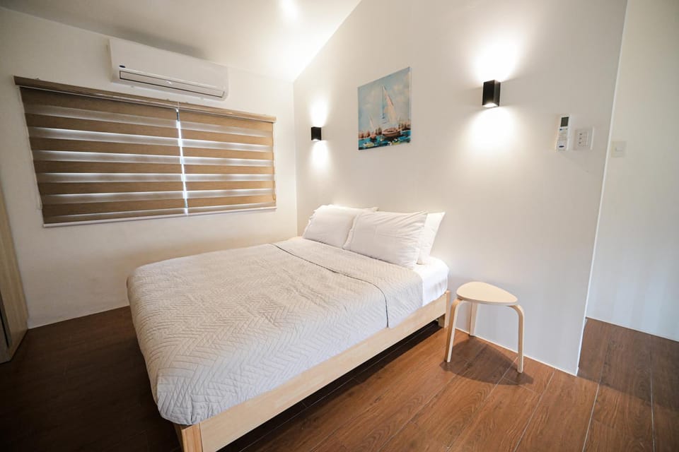 Bed, Photo of the whole room, Bedroom, air conditioner