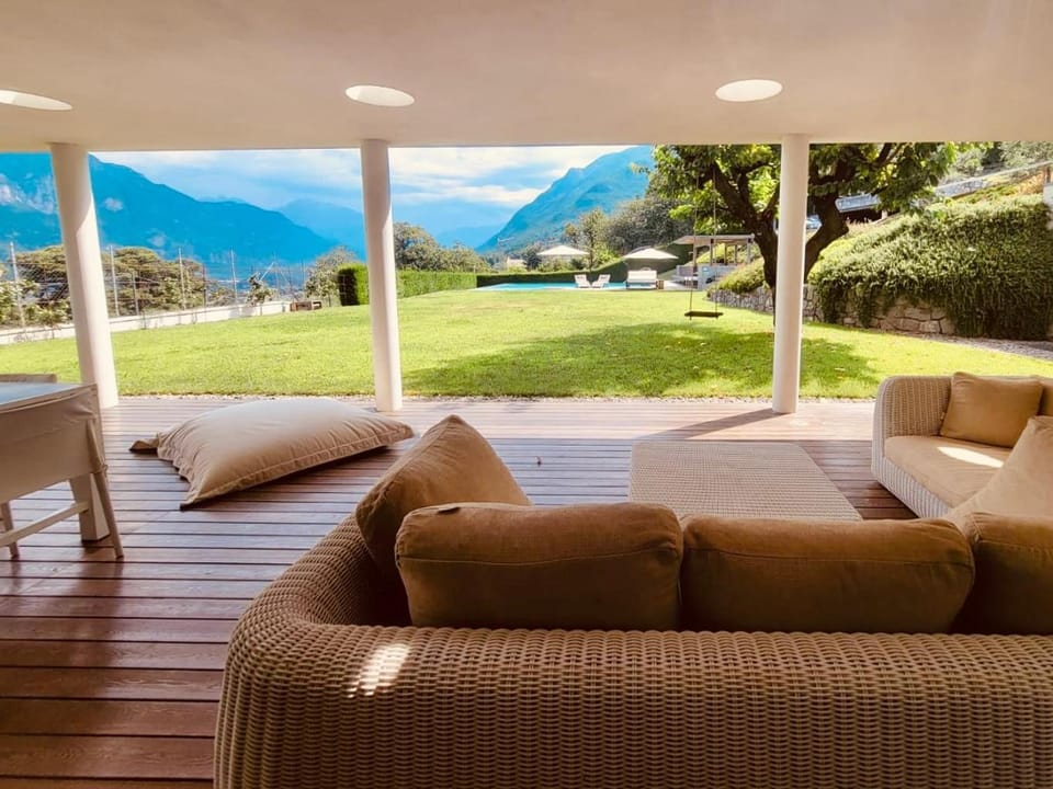 Patio, Spring, Day, Natural landscape, Garden, Balcony/Terrace, Living room, Seating area, Garden view, Mountain view