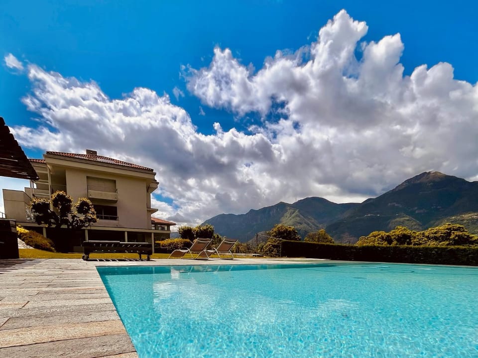 Mountain view, Swimming pool, Swimming pool, sunbed