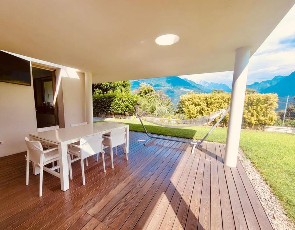Patio, Spring, Day, Natural landscape, Garden, View (from property/room), Balcony/Terrace, Balcony/Terrace, Dining area, Garden view, Mountain view