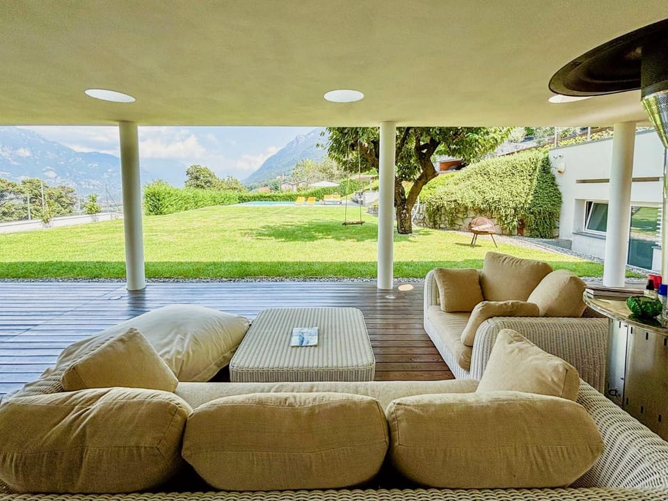 Patio, Natural landscape, Garden, Balcony/Terrace, Seating area, Garden view