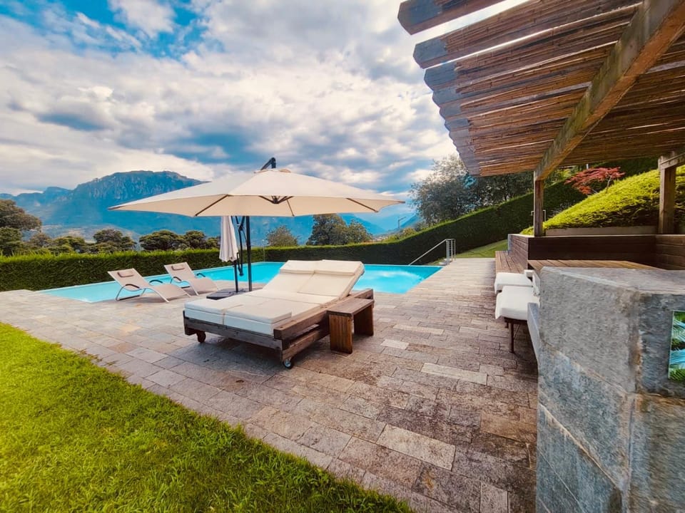 Natural landscape, Garden, Garden view, Mountain view, Pool view, Swimming pool, sunbed