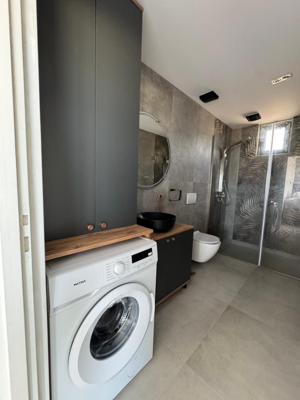 Bathroom, washing machine