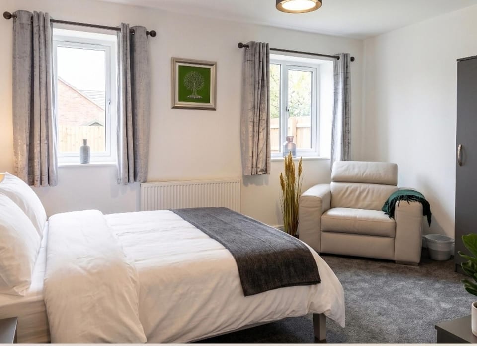 2 Bed Sleeps 4 Pet Friendly Free Parking House in Borough of Barnsley
