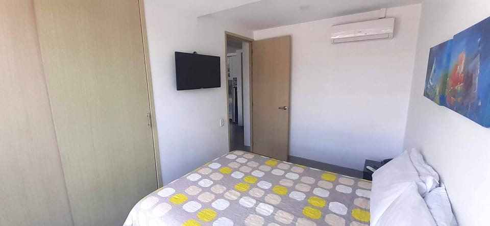 Mingle with the beautiful Paisas, Perfect location Apartment in Medellin