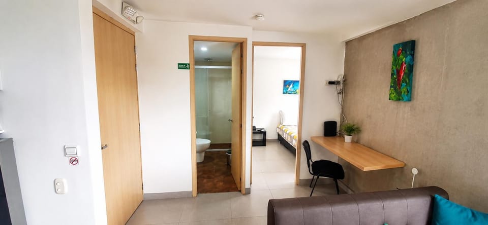 Mingle with the beautiful Paisas, Perfect location Apartment in Medellin