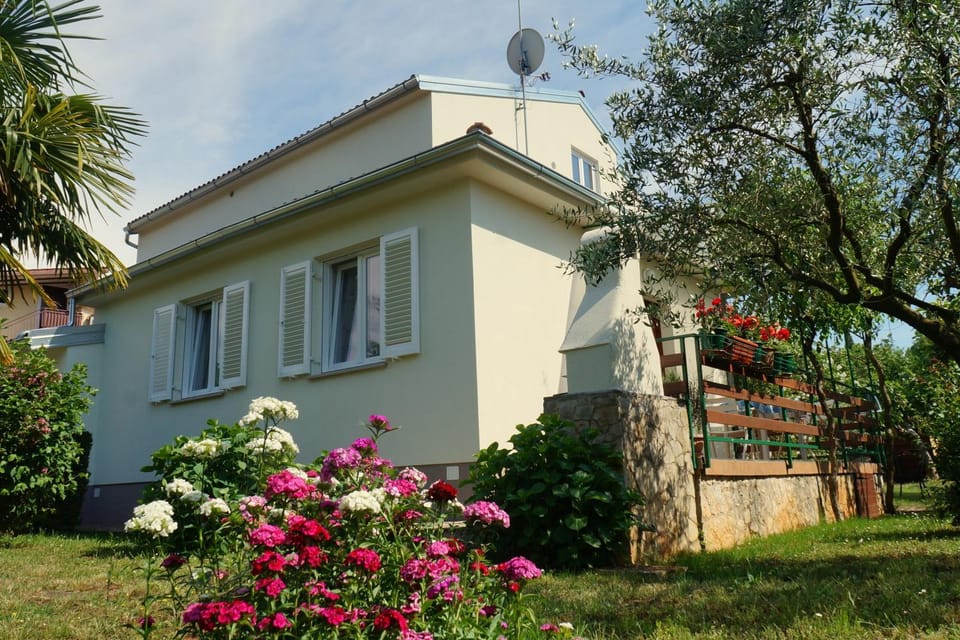 Facade/entrance, Garden view