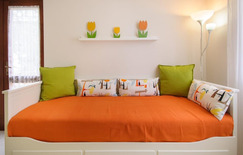 Bed, Living room