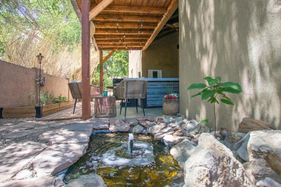 Desert Sunset-Private Hot Tub-Pet Friendly-No Pet Fee! Villa in Albuquerque