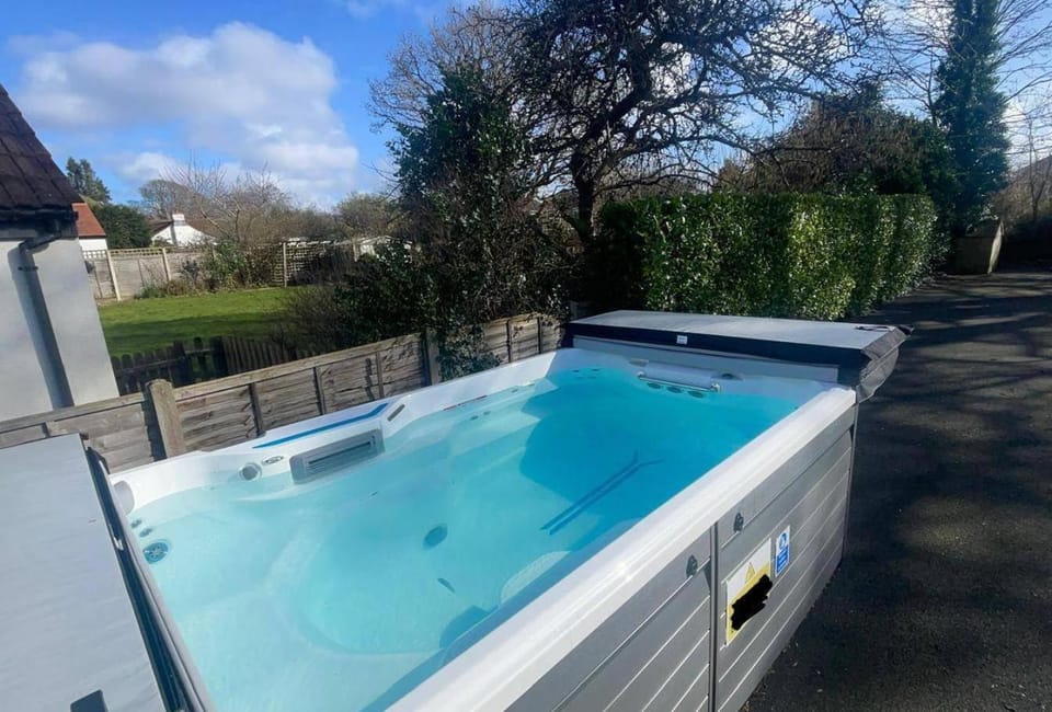 Garden, Hot Tub, Hot Tub, Garden view