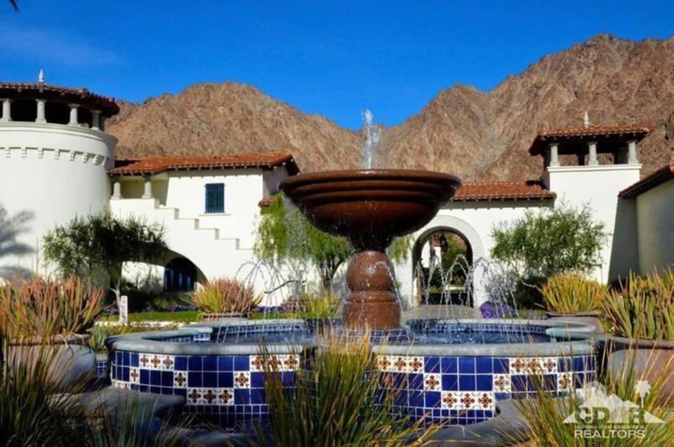 48573 Classic Unit B Villa in Indian Wells