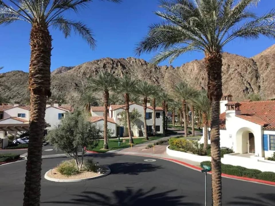 48573 Classic Unit B Villa in Indian Wells