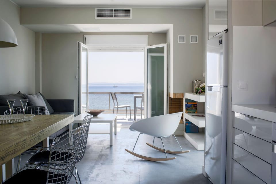 Living room, Dining area, Sea view