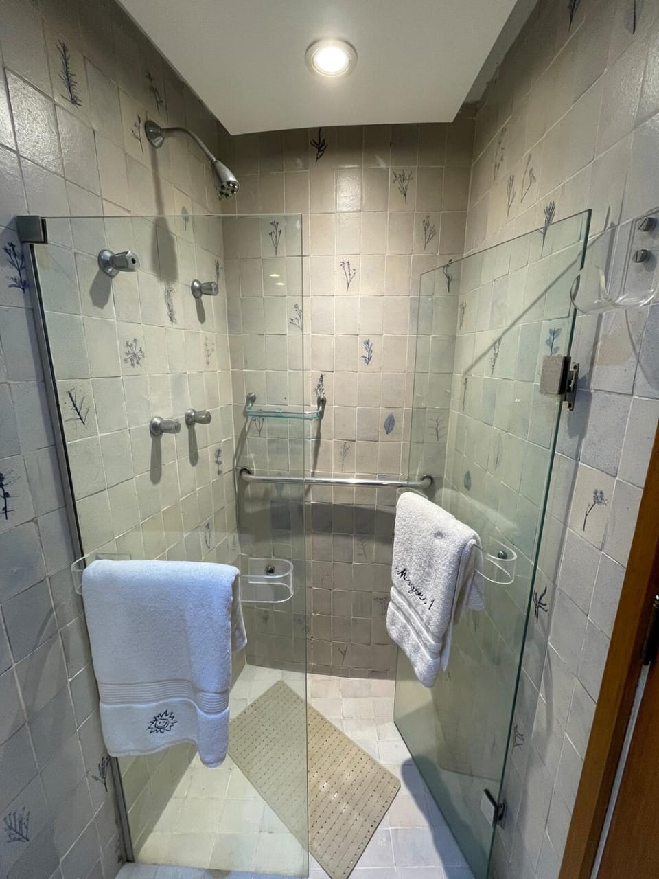 Shower, Bathroom, towels