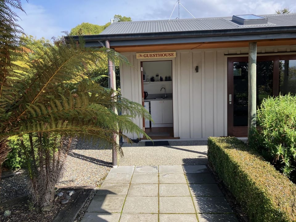 Birdsong Apartment in Tasman District, Tasman, New Zealand