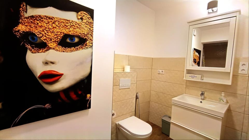 Toilet, Bathroom