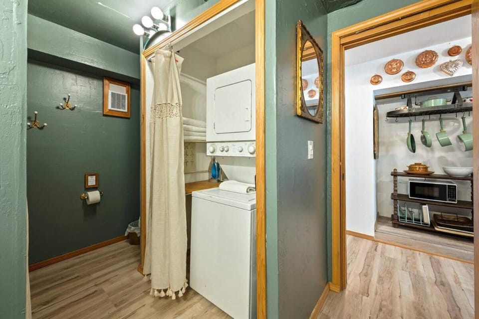 Chickadee Suite Apartment in Cashmere
