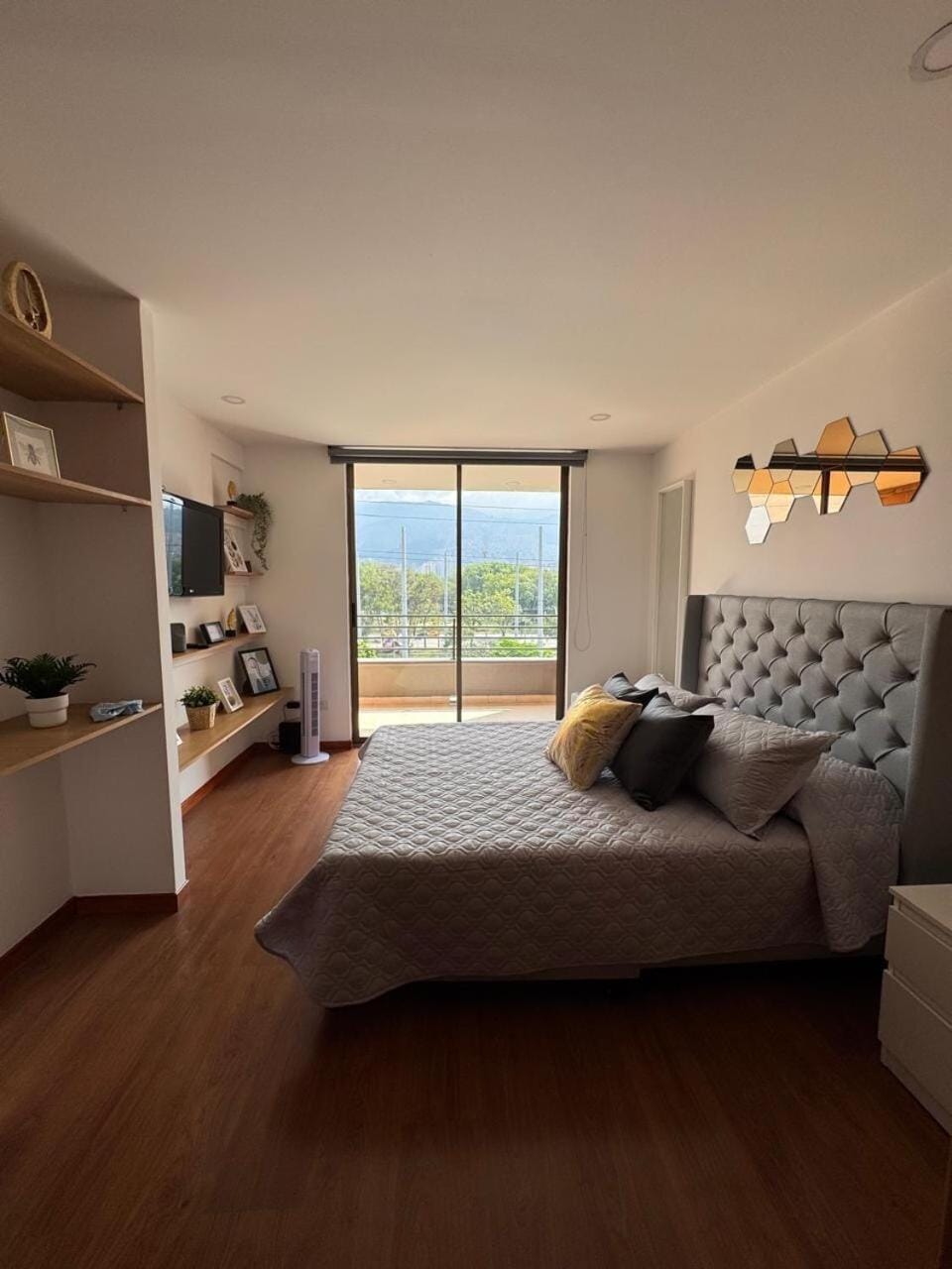 Bed, Photo of the whole room, Bedroom