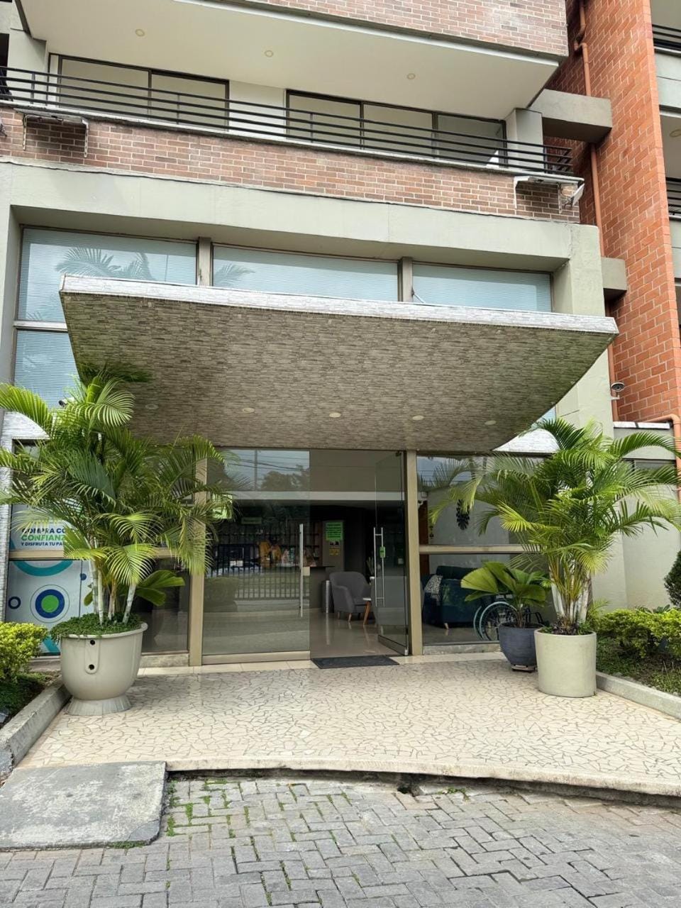 Facade/entrance