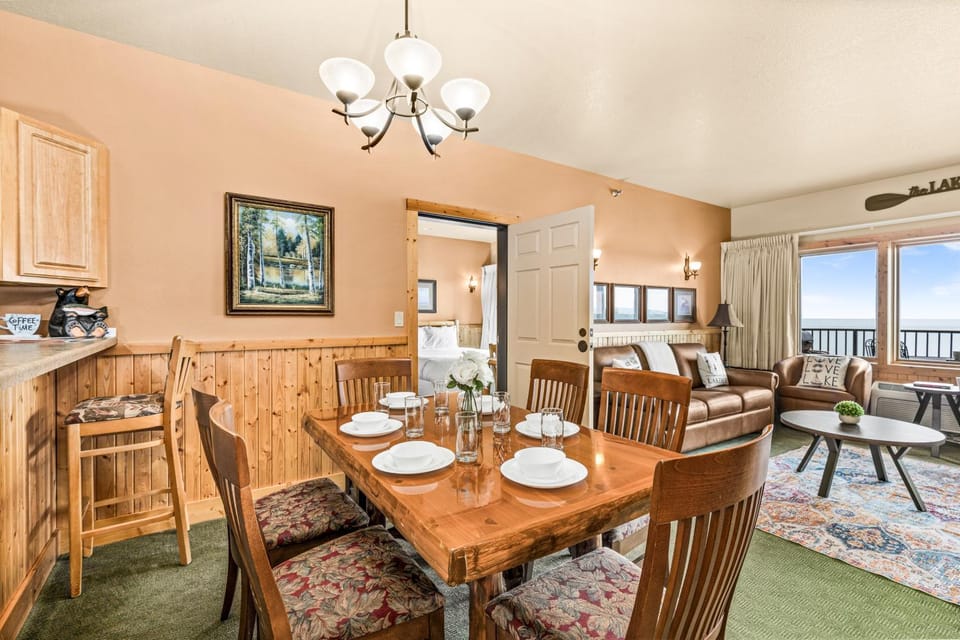 Amazing Superior Lake View Condo and Heated Pools Apartment in Two Harbors
