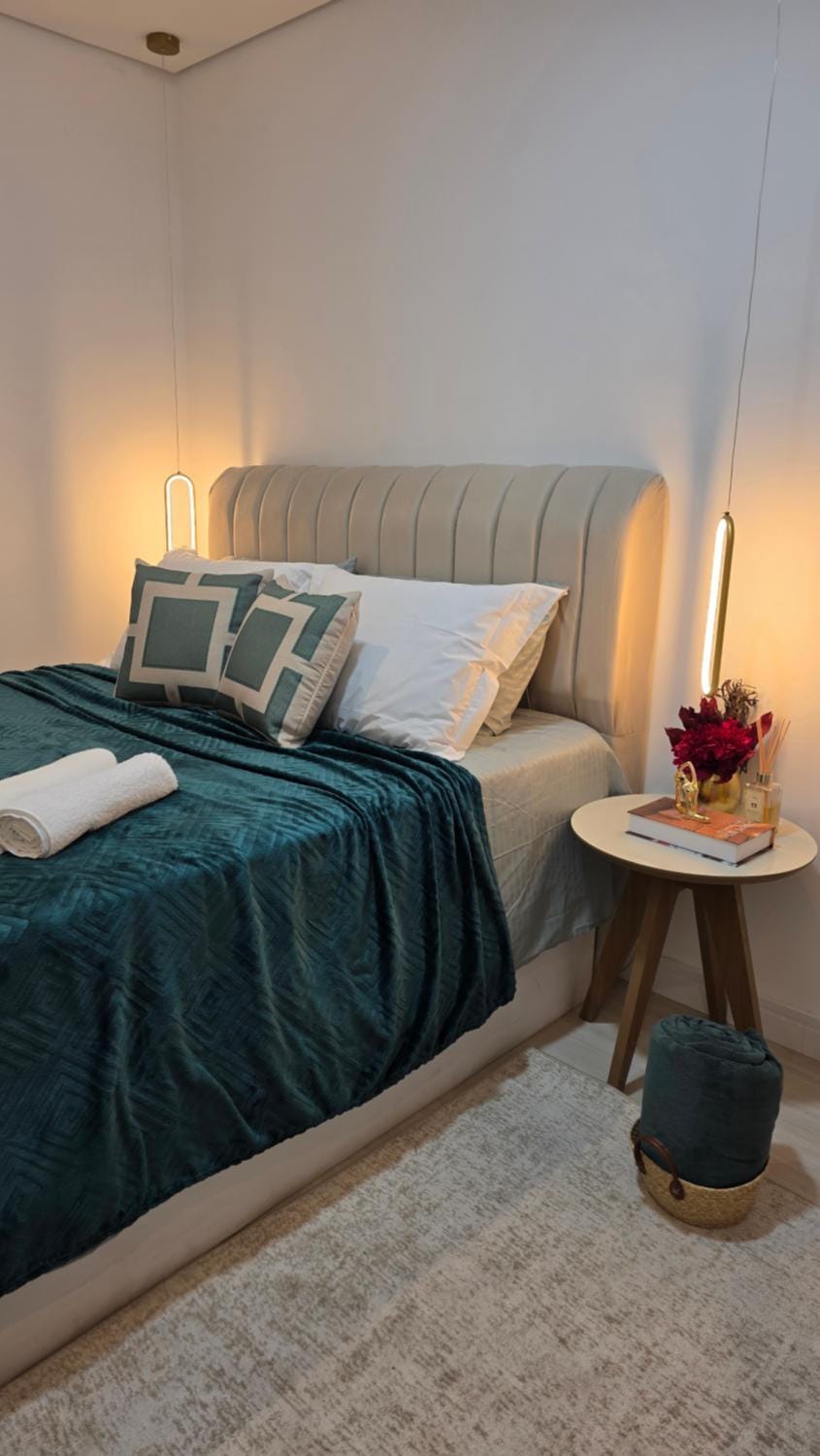 Bed, Living room, Photo of the whole room, Bedroom, towels