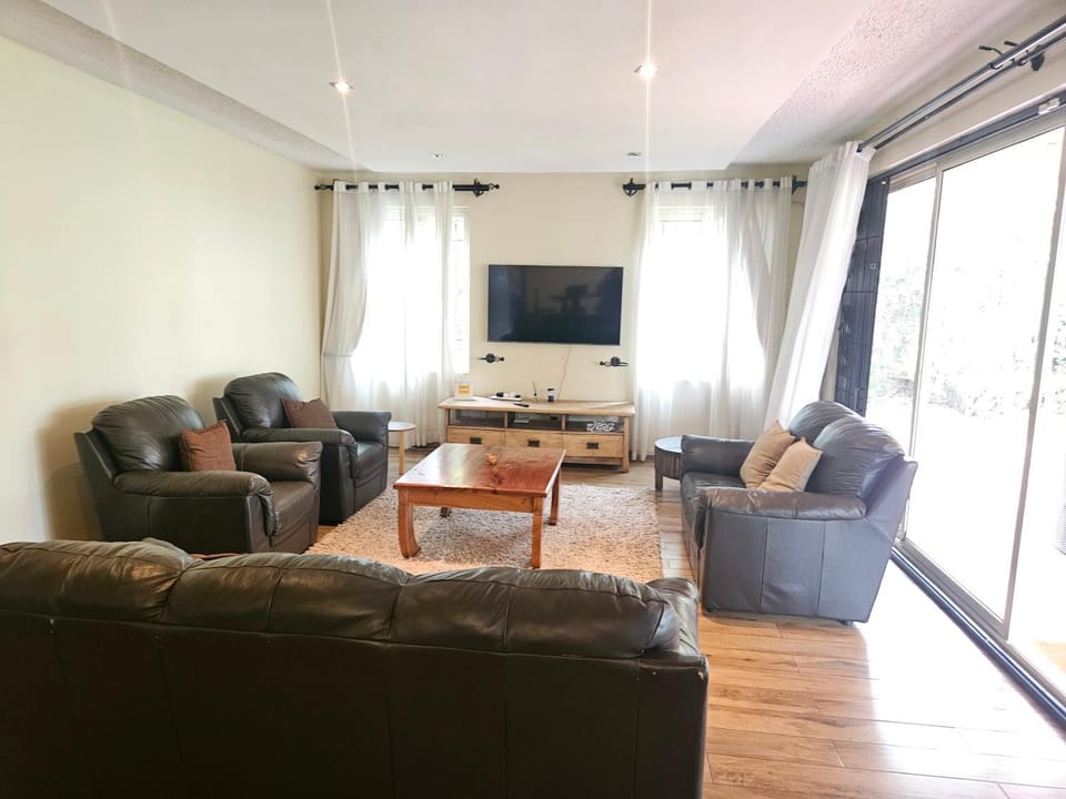 Cosy, private and modern House in Kampala