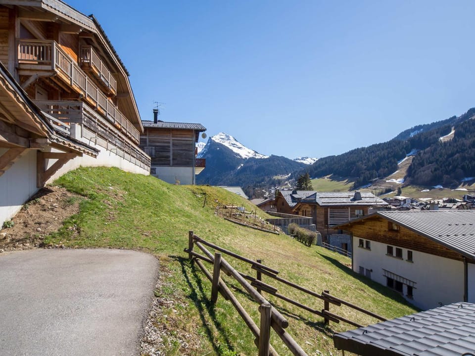 Duplex lumineux à Morzine avec parking, proche des pistes, idéal pour 8 personnes - FR-1-754-94 Apartment in Montriond