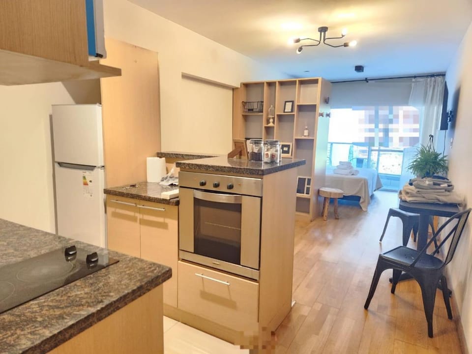 Kitchen or kitchenette, Dining area, oven, stove