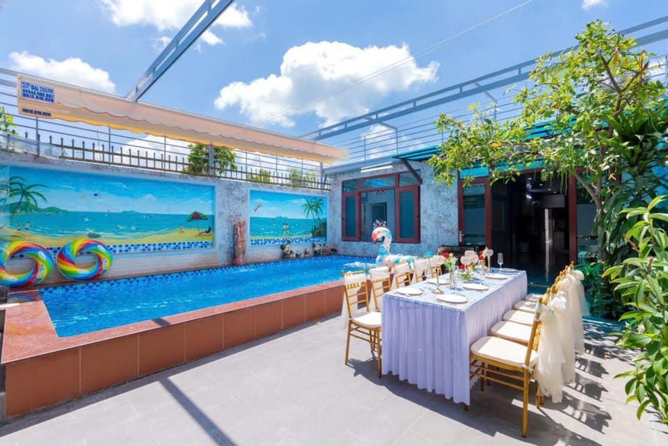 Day, Seating area, Swimming pool