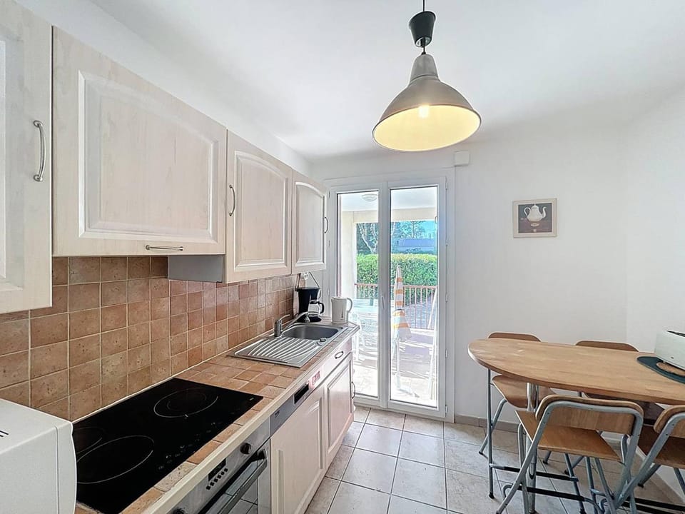 Appartement paisible à 100m de la plage, avec jardin - FR-1-770-50 Apartment in La Cadière-d'Azur