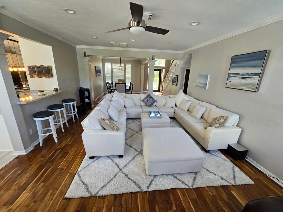 TV and multimedia, Living room, Seating area, fireplace