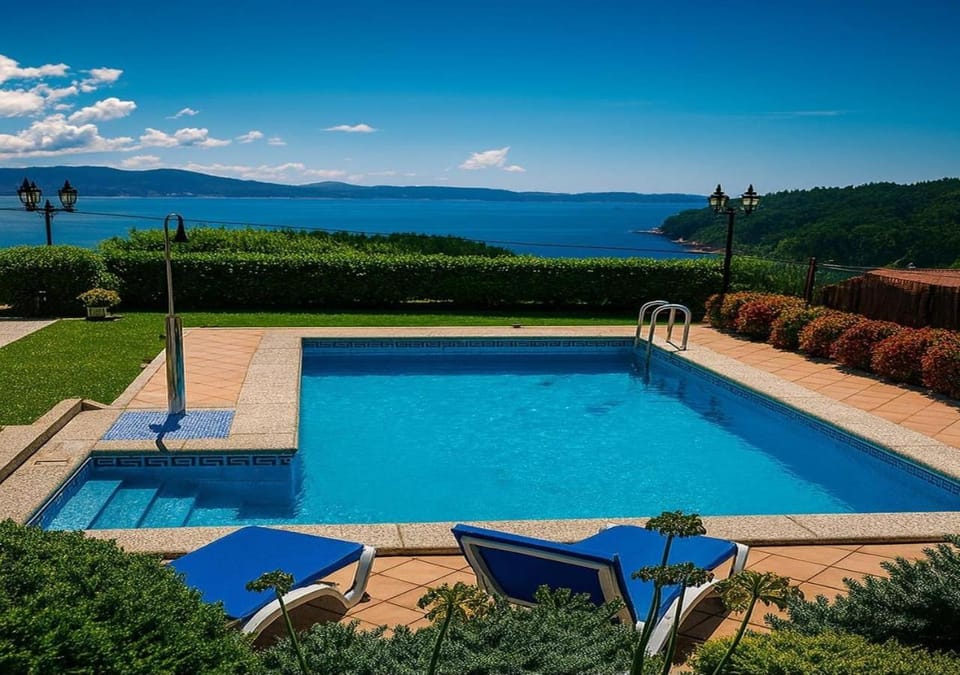 Off site, Garden, Beach, Swimming pool