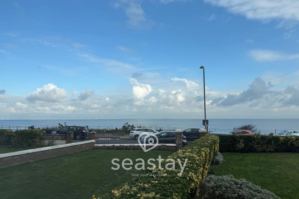 East Cliff Sea View inc Parking & Garden Apartment in Broadstairs
