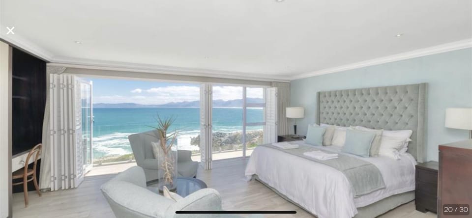 Bed, View (from property/room), Balcony/Terrace, Bedroom, Sea view