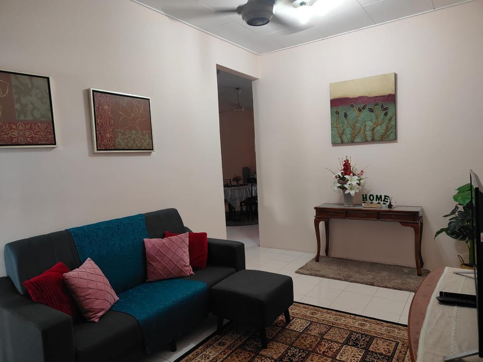 Ontok Ontok Homestay Senawang House in Negeri Sembilan, Malaysia