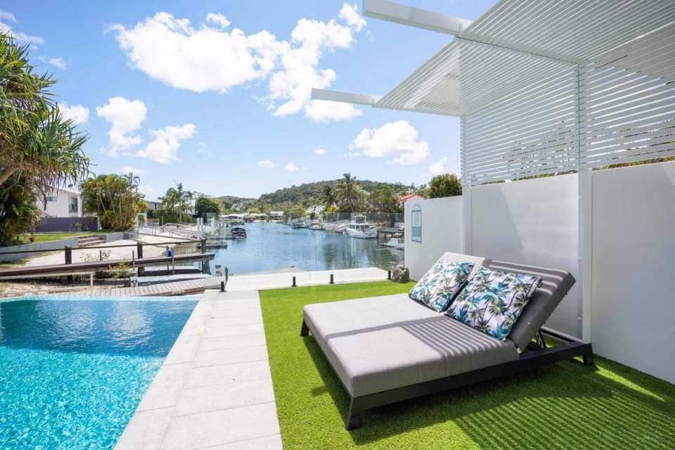 Pool view, Swimming pool, sunbed
