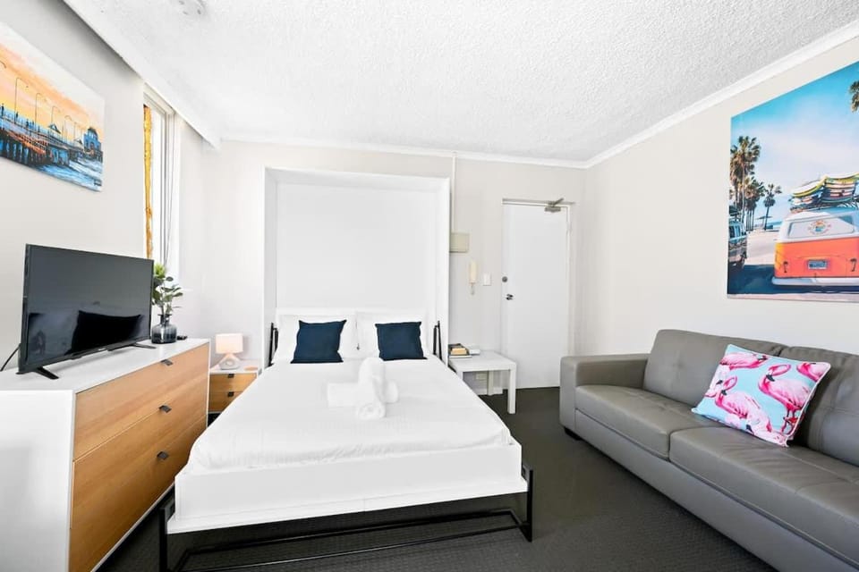 Bright St Kilda Home Base Studio with parking Apartment in Saint Kilda