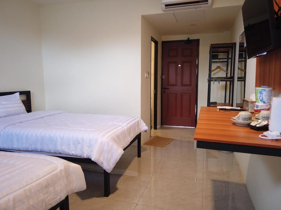 Bed, TV and multimedia, Bedroom, minibar