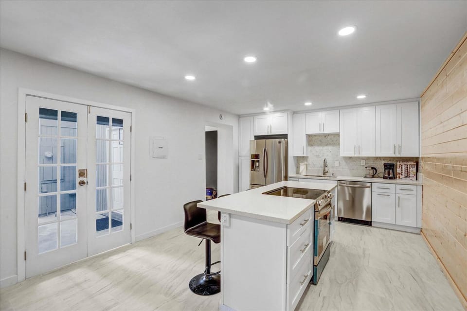 16 Plus ADU Solana Beach DelMar Fair House in Cardiff